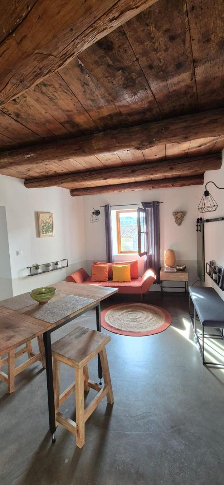 Proche Uzes Le Cocon Du Peintre Anglais Sagriès Exterior foto